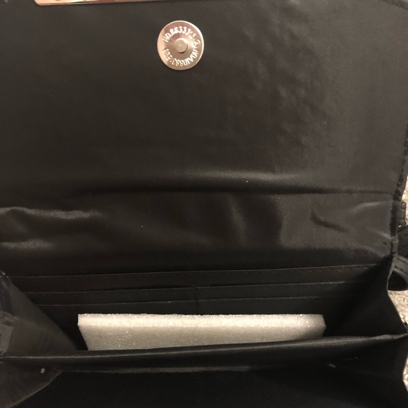 RAMPAGE BLACK BRAND NEW CROSS BODY WALLET - Picture 4 of 5